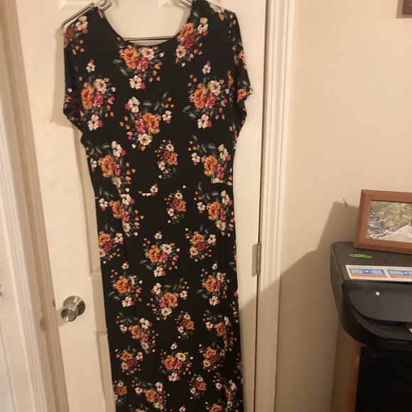 Long dress with small slit up side - Picture 1 of 3
